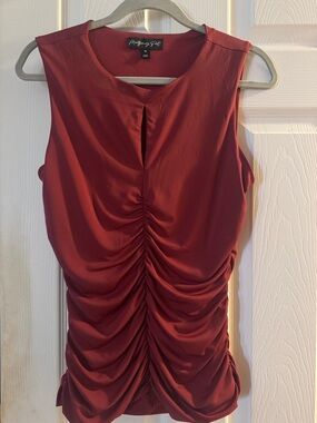 Montgomery post Ruched Sleeveless Shell Top - Deep Red